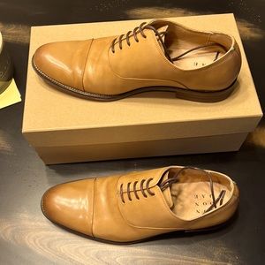 London Jae Men’s dress shoes, size 10, vintage tan.